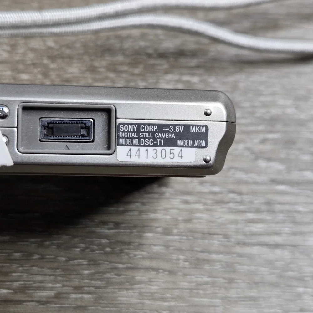 Sony DSC-T1 Cyber-shot Digital Camera Silver 5.0MP For Parts Repair